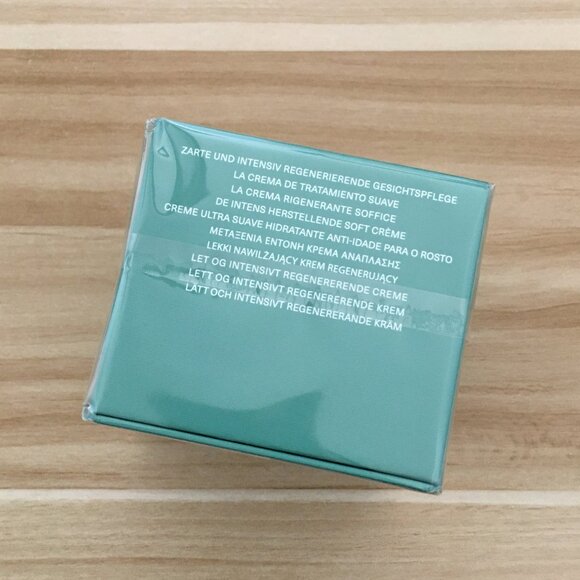 La Mer The Moisturizing Soft Cream - Picture 2 of 5